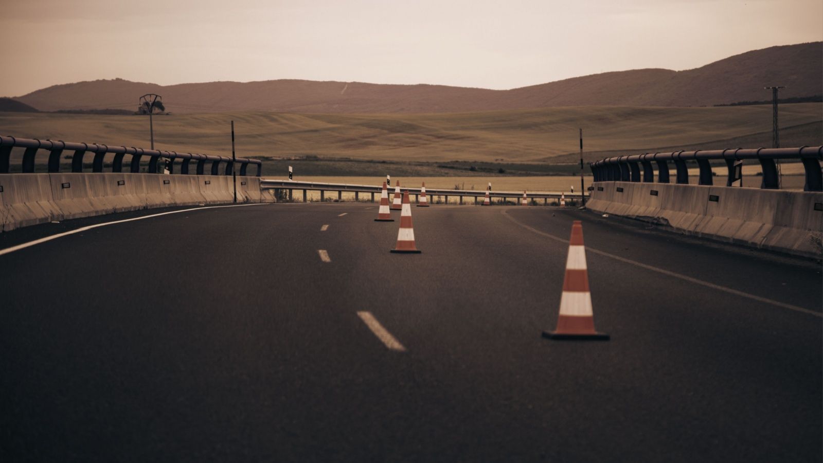 b926f5536a51d3a601054fafed339e77c9bb30bf-1600×900